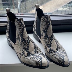 Steve Madden Size 9 Snakeskin Booties